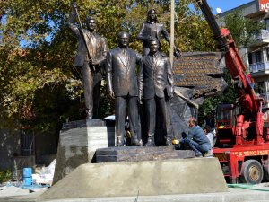 Söke Cumhuriyet Meydanı’na yeni Atatürk Anıtı yapılıyor