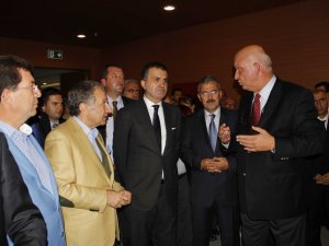 Bakan Çelik Efes Kongre Merkezi'ni gezdi