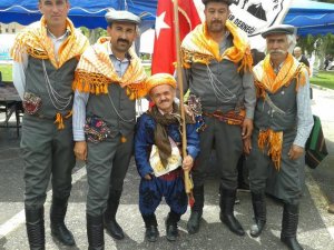 "Efelik bilekte değil yürektedir"