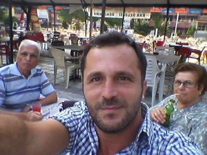 Düğüne gideceklere yer açmak isterken düştü, öldü
