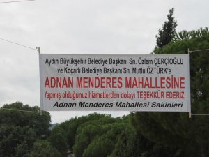 Menderes’e hizmete pankartlı teşekkür