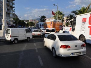 Seçim otobüslerine vatandaş tepkisi