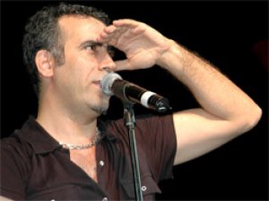 Haluk Levent, Hasta-Hasta Sahne Aldı