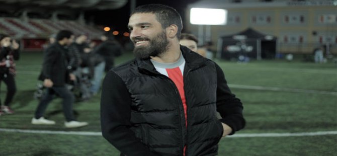 Arda Turan sette kaza geçirdi