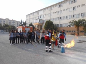 Acil Tıp Teknisyeni Adaylarına Uygulamalı Yangın Eğitimi