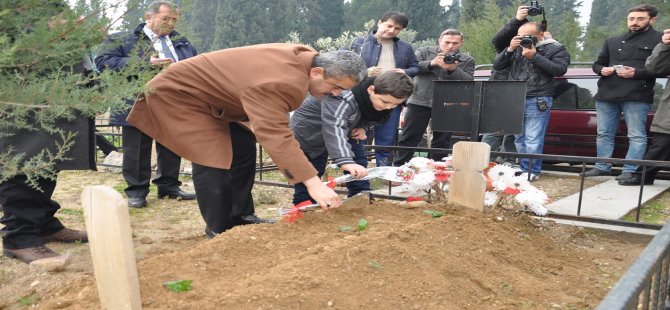 Gazeteciler mezarları başında anıldı