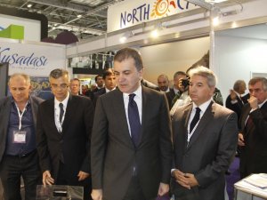 Bakan Çelik, Kuşadası Belediyesi Standını Ziyaret Etti
