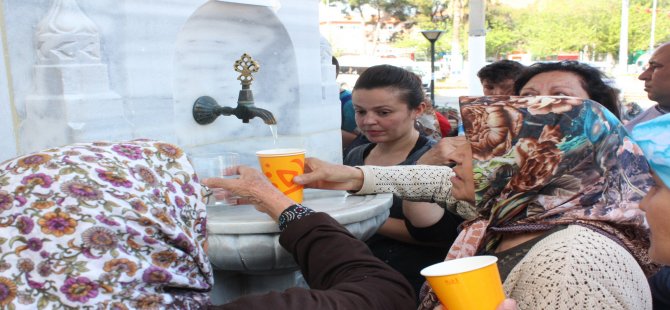 Çeşmelerden şerbet akıyor