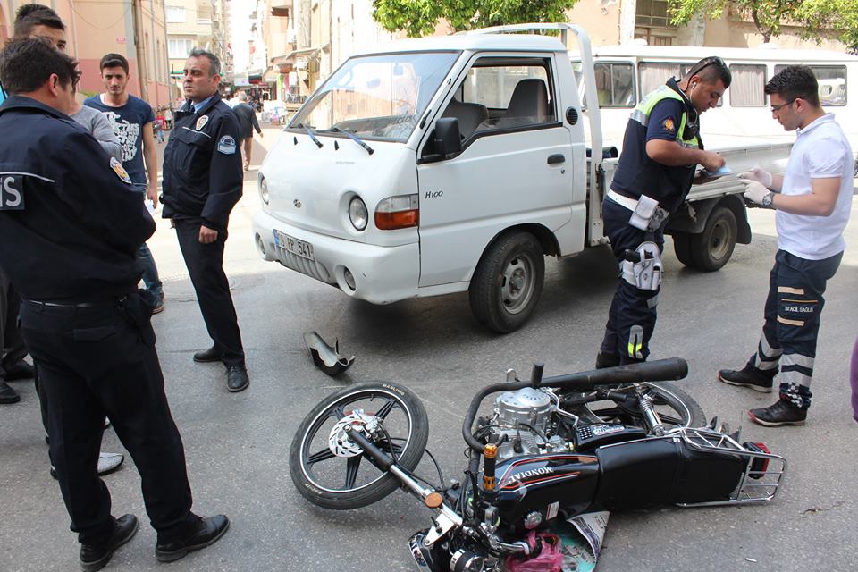 Nazilli'de Kamyonetle Motosiklet Çarpıştı: 1 Yaralı