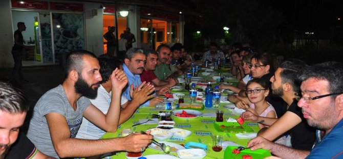 Gazeteciler sahurda buluştu