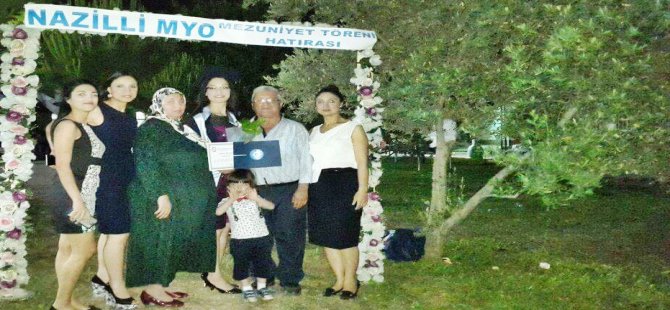 Genç anne üniversiteyi birincilikle bitirdi
