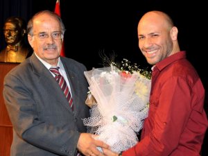 Kahraman Tazeoğlu, Bir Kez Daha Gönüllere Dokundu