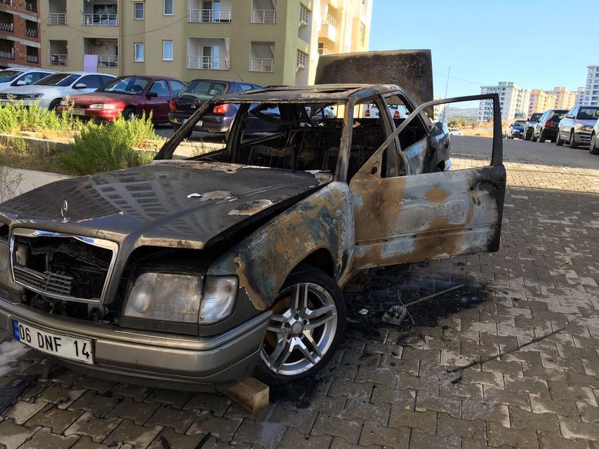 Lpg'li araç alevlere teslim oldu