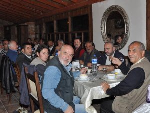 Gazeteciler Yemekte Biraraya Geldi