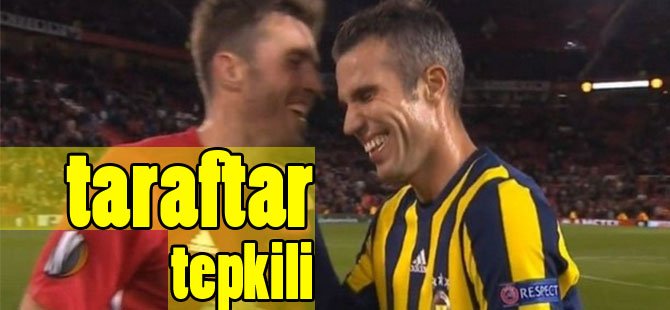 Fenerbahçe taraftarından van Persie'ye tepki!