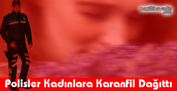 Polisler Kadınlara Karanfil Dağıttı