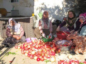 Doktor Tavsiyesi ile Nar Ekşisi Tüketiyorlar