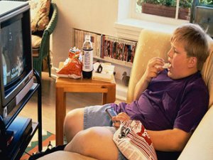 Çocuklar Günde 4 saat Televizyon İzliyor