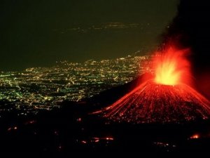 Etna Yanardağı Bir Kez Daha Faaliyete Geçti