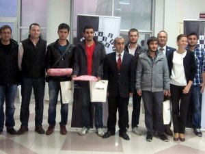 Satranç Turnuvası'nda Şampiyonlar Ödüllendirildi
