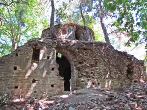 Kurşunlu Manastırı Çökmeye Başladı