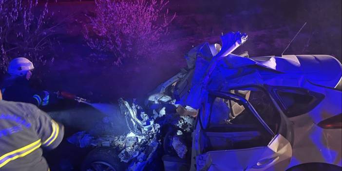 Beton mikseriyle çarpışan otomobilin sürücüsü yaşamını yitirdi