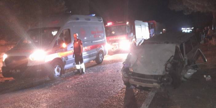 Otomobil ile traktör kafa kafaya çarpıştı! 2’si ağır 4 kişi yaralandı
