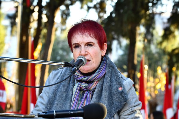 zubeyde-hanim-olumunun-99uncu-yilinda-anildi-5708-dhaphoto4-001.jpg