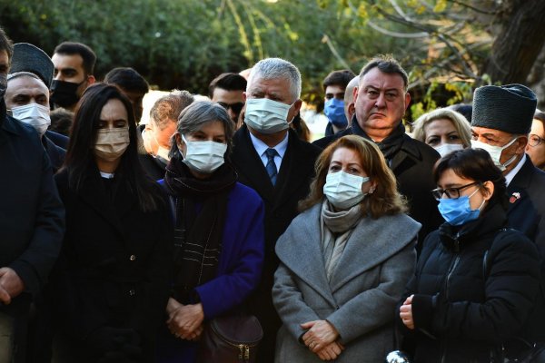 zubeyde-hanim-olumunun-99uncu-yilinda-anildi-5708-dhaphoto6-001.jpg