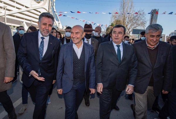turkiyenin-en-buyuk-tam-otomatik-otoparki-izmirde-acildi-6488-dhaphoto2.jpg