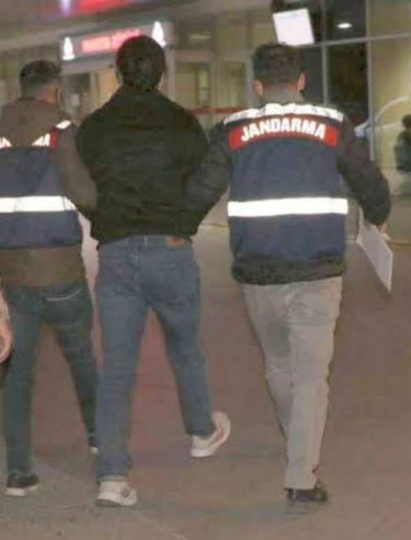 izmirde-teror-operasyonlari-5-gozalti-3946-dhaphoto2.jpg