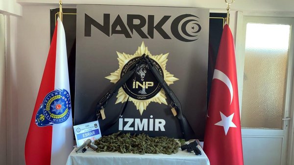 izmirde-uyusturucu-ticaretine-19-gozalti-7533-dhaphoto3.jpg