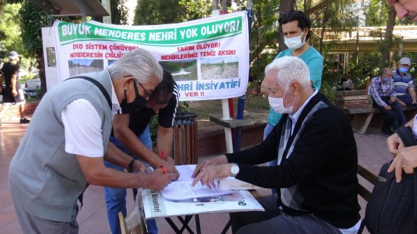 buyuk-menderes-icin-4-ilde-toplanan-30-bin-imza-meclise-sunuldu-6949-dhaphoto8.jpg