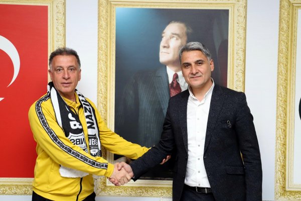 nazilli-belediyesporda-teknik-direktor-ocalin-sozlesmesi-uzatildi-5736-dhaphoto1.jpg