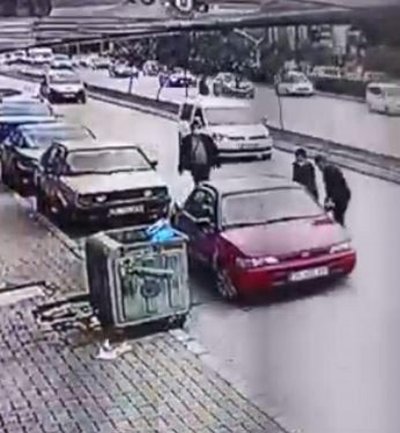 sahte-dekontu-gercek-sandi-otomobilini-dolandiricilara-kaptirdi-5457-dhaphoto5.jpg