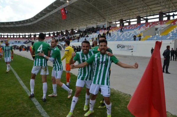 efeler-09-fk-3uncu-lig-icin-finale-cikiyor-7791-dhaphoto2.jpg