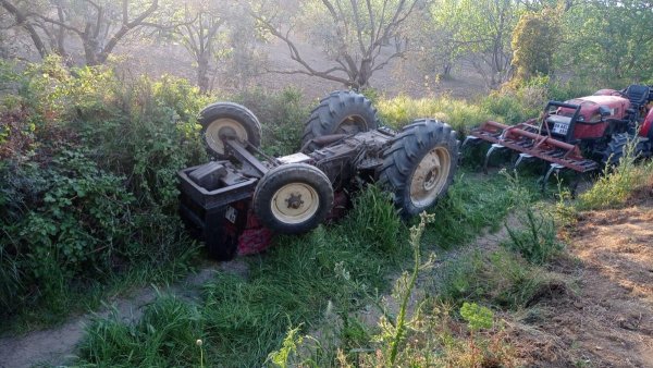 aydin-da-devrilen-traktorun-surucusu-oldu-14906792-amp.jpg