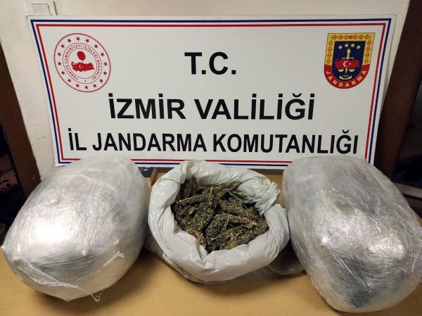 evinde-13-kilo-skunk-ile-yakalanip-tutuklandi-1580-dhaphoto1.jpg