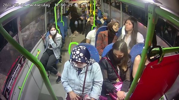 aa-20220512-27841071-27841069-aydinda-halk-midibusunde-rahatsizlanan-yolcu-hastaneye-yetistirildi.jpg