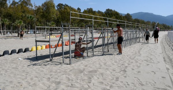 plaj-voleybolunda-dunyanin-gozu-kusadasinda-6391-dhaphoto5.jpg