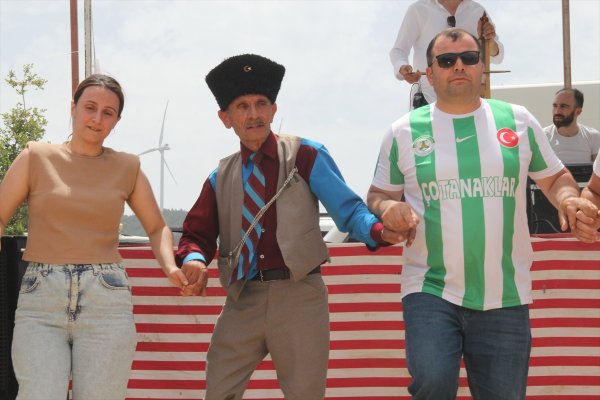 aa-20220529-28013826-28013825-sokede-18-karadeniz-yayla-senligi-duzenlendi.jpg