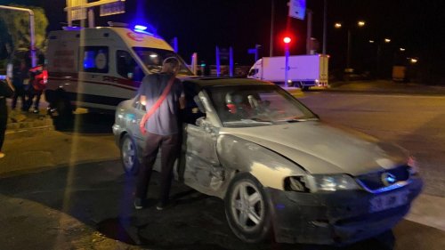 ambulansla-otomobil-carpisti-3-yarali-5777-dhaphoto2.jpg