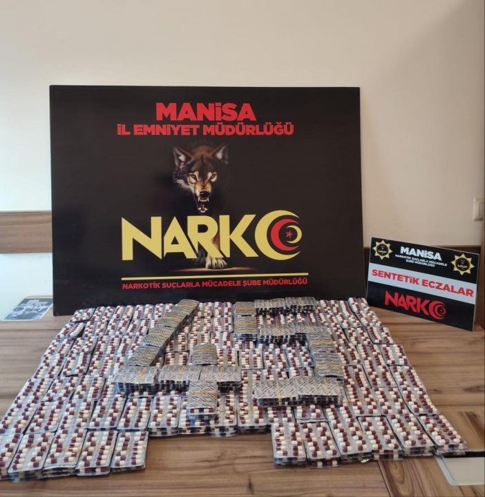 aa-20220607-28090075-28090074-manisada-durdurulan-otomobilde-6-bin-706-uyusturucu-hap-bulundu.jpg