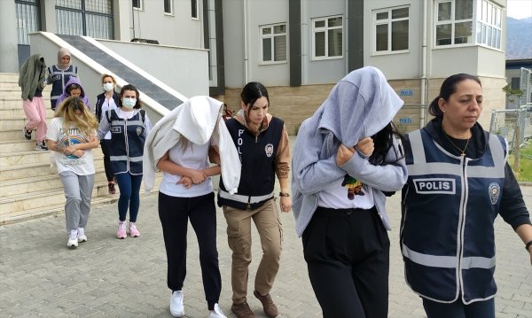 aa-20220612-28142950-28142948-aydin-merkezli-dolandiricilik-operasyonunda-15-kisi-gozaltina-alindi.jpg