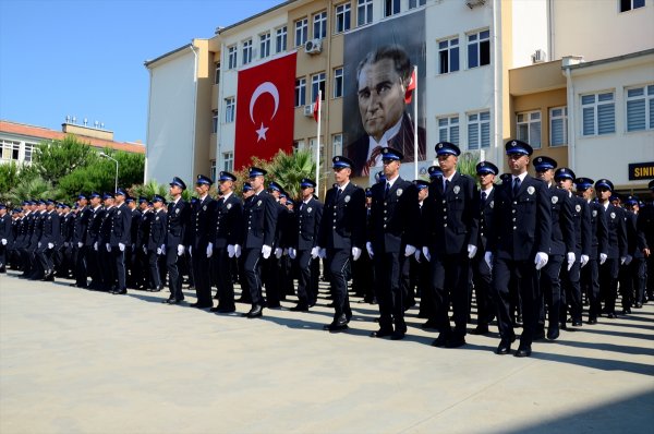 aa-20220622-28226371-28226354-aydinda-egitimini-tamamlayan-483-polis-adayi-yemin-etti.jpg