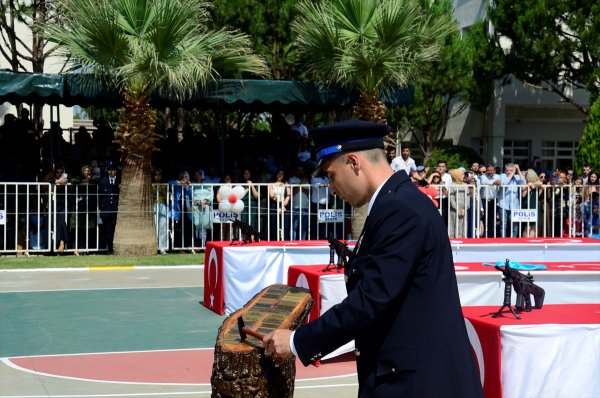 aa-20220622-28226371-28226355-aydinda-egitimini-tamamlayan-483-polis-adayi-yemin-etti.jpg
