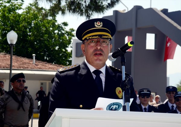 aa-20220622-28226371-28226356-aydinda-egitimini-tamamlayan-483-polis-adayi-yemin-etti.jpg