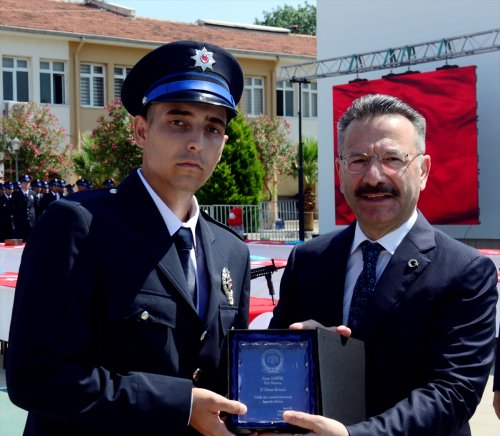 aa-20220622-28226371-28226365-aydinda-egitimini-tamamlayan-483-polis-adayi-yemin-etti.jpg