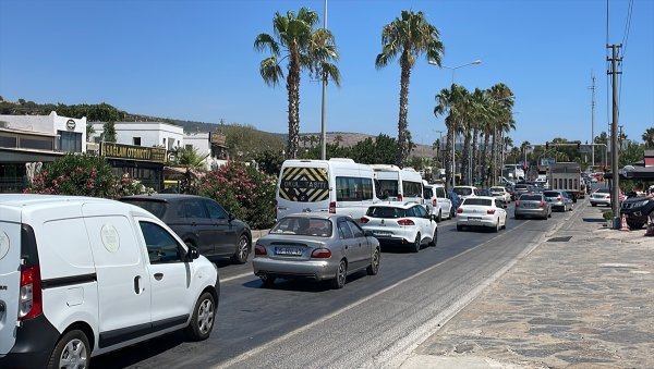aa-20220716-28433756-28433755-muglada-tatilciler-donus-yolunda-yogunluk-olusturdu.jpg