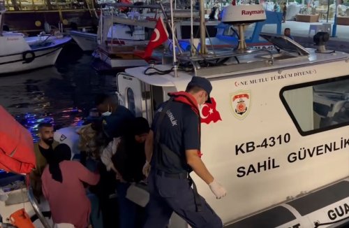 aa-20220809-28609931-28609929-izmir-aciklarinda-93-duzensiz-gocmen-kurtarildi.jpg